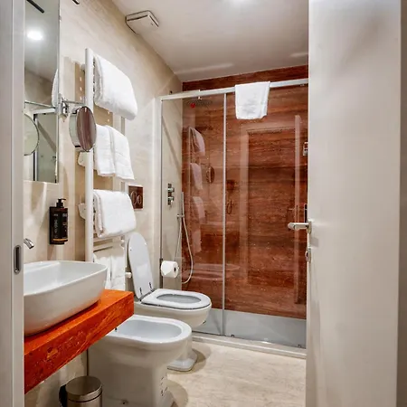 בית הארחה Agh - Capranica 4*